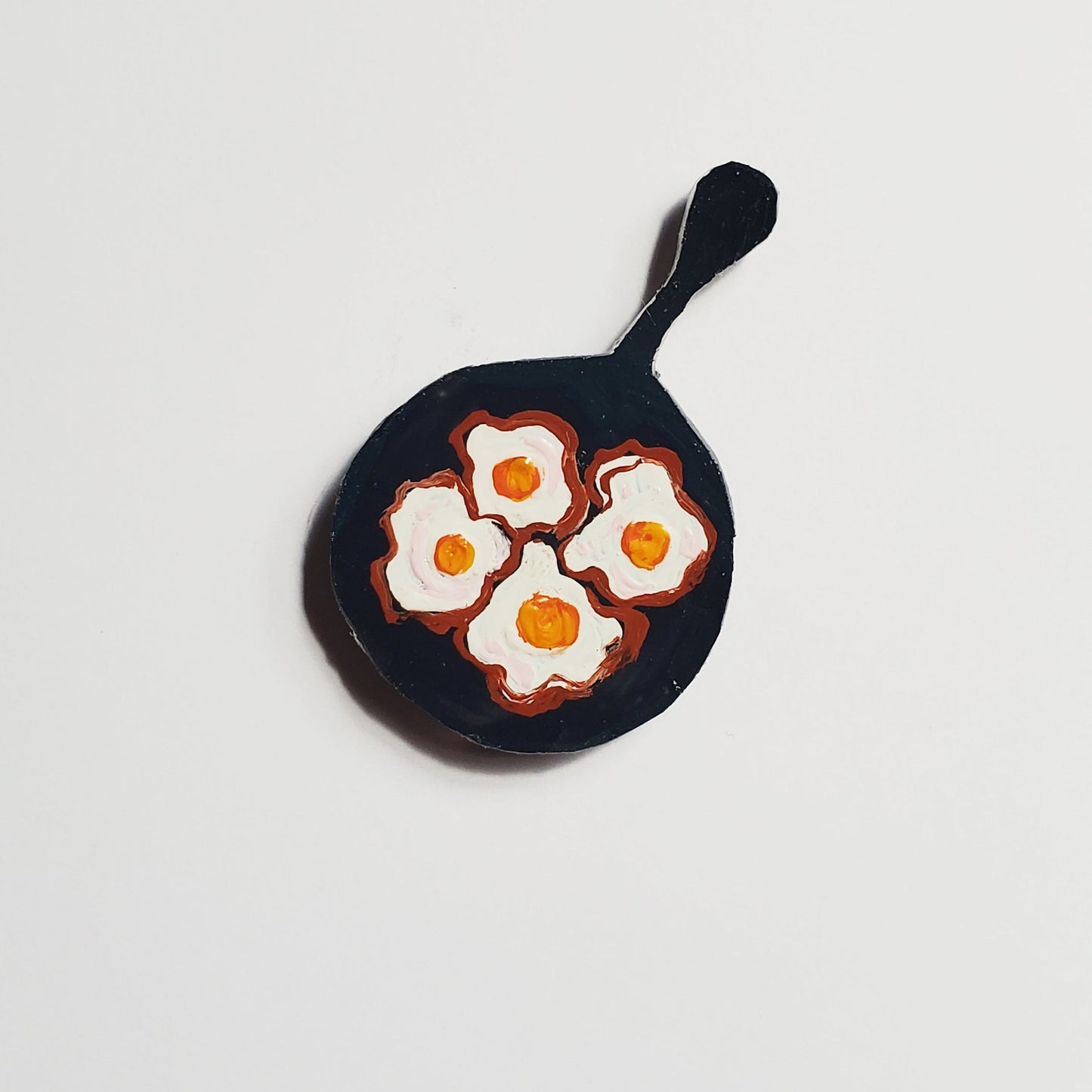 miniature frying pan with four eggs magnet
 